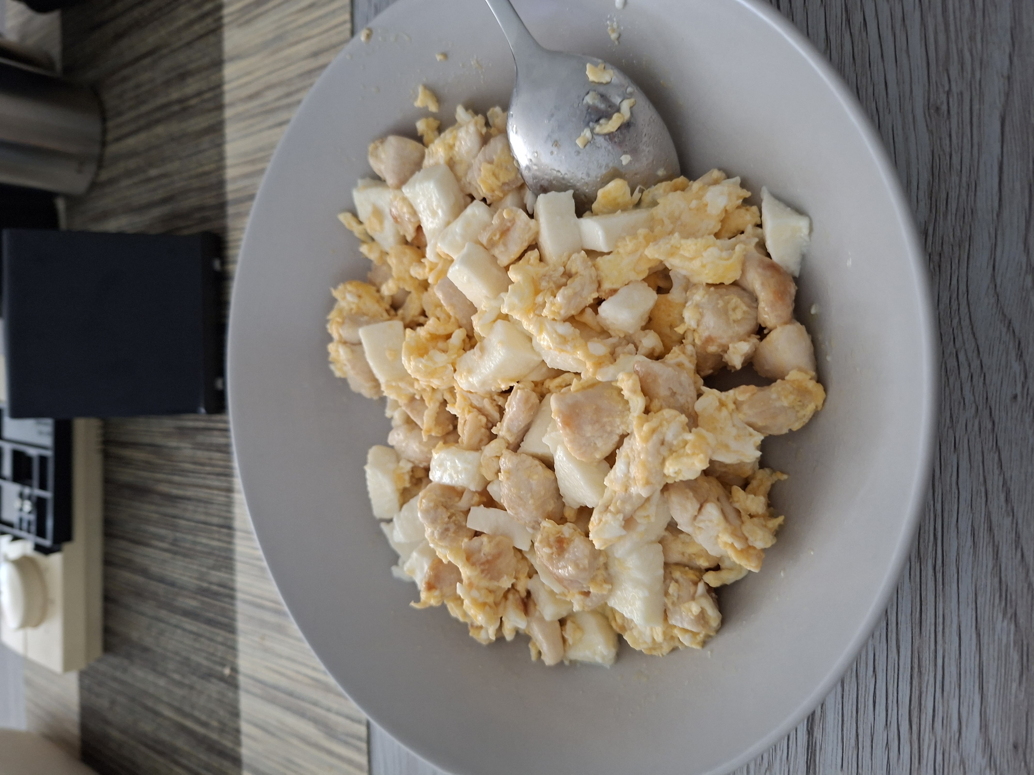 ei met kip en mozzarella maaltijd